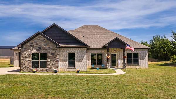 2 Acres of Land with Home for Sale in Greenbrier, Arkansas