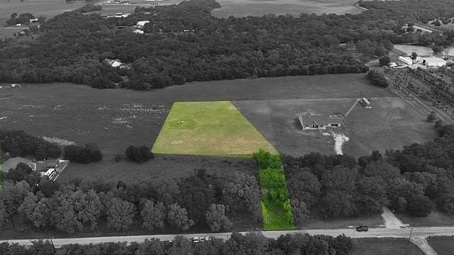 2 Acres of Residential Land for Sale in Collinsville, Texas