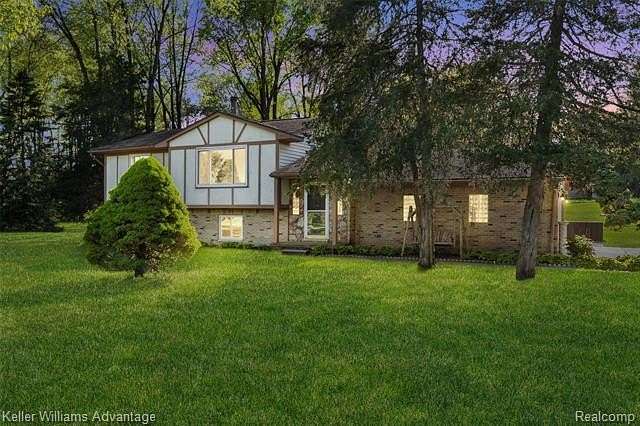 1.5 Acres of Land with Home for Sale in Highland Township, Michigan