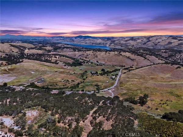 10 Acres of Land for Sale in Bradley, California