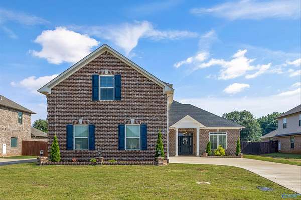 39 Acres of Land with Home for Lease in Athens, Alabama