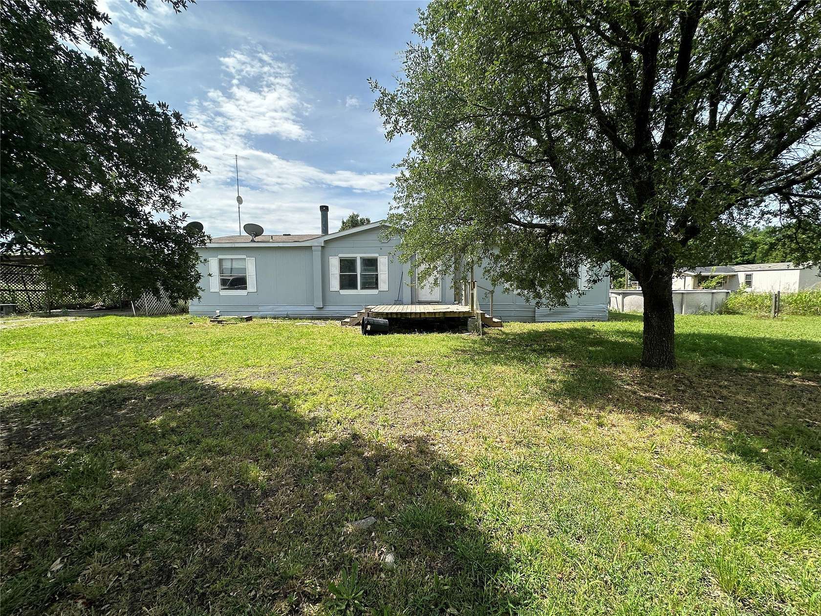 2.16 Acres of Land with Home for Sale in Whitesboro, Texas