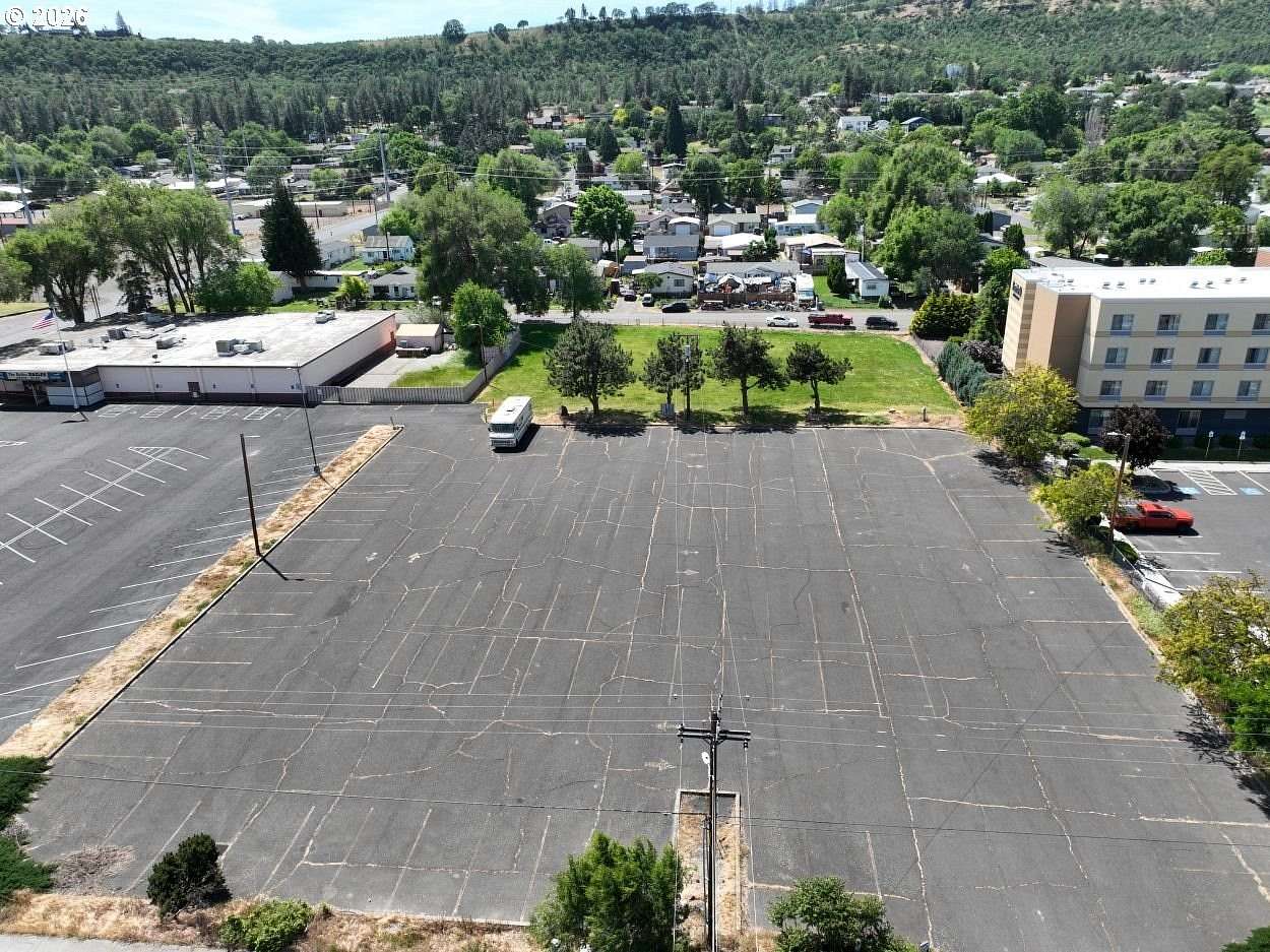 1.63 Acres of Land for Sale in The Dalles, Oregon