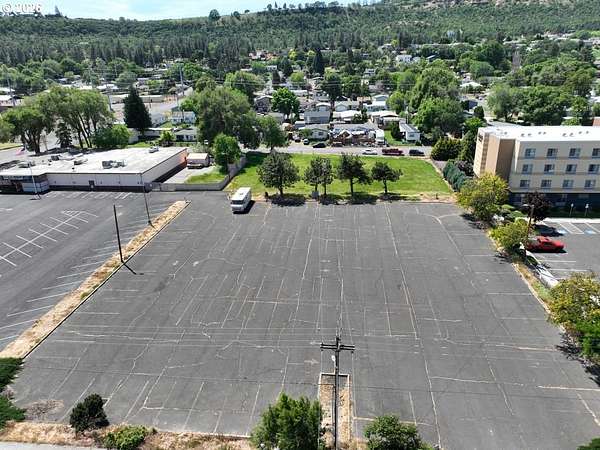 1.63 Acres of Land for Sale in The Dalles, Oregon