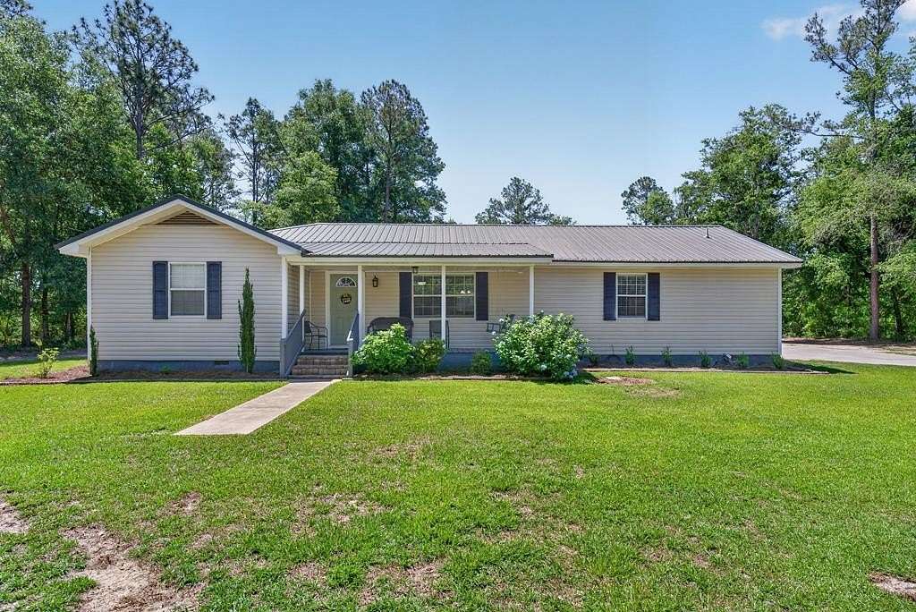 2.14 Acres of Land with Home for Sale in Nicholls, Georgia
