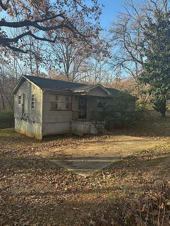 6 Acres of Land with Home for Sale in Jackson, Tennessee