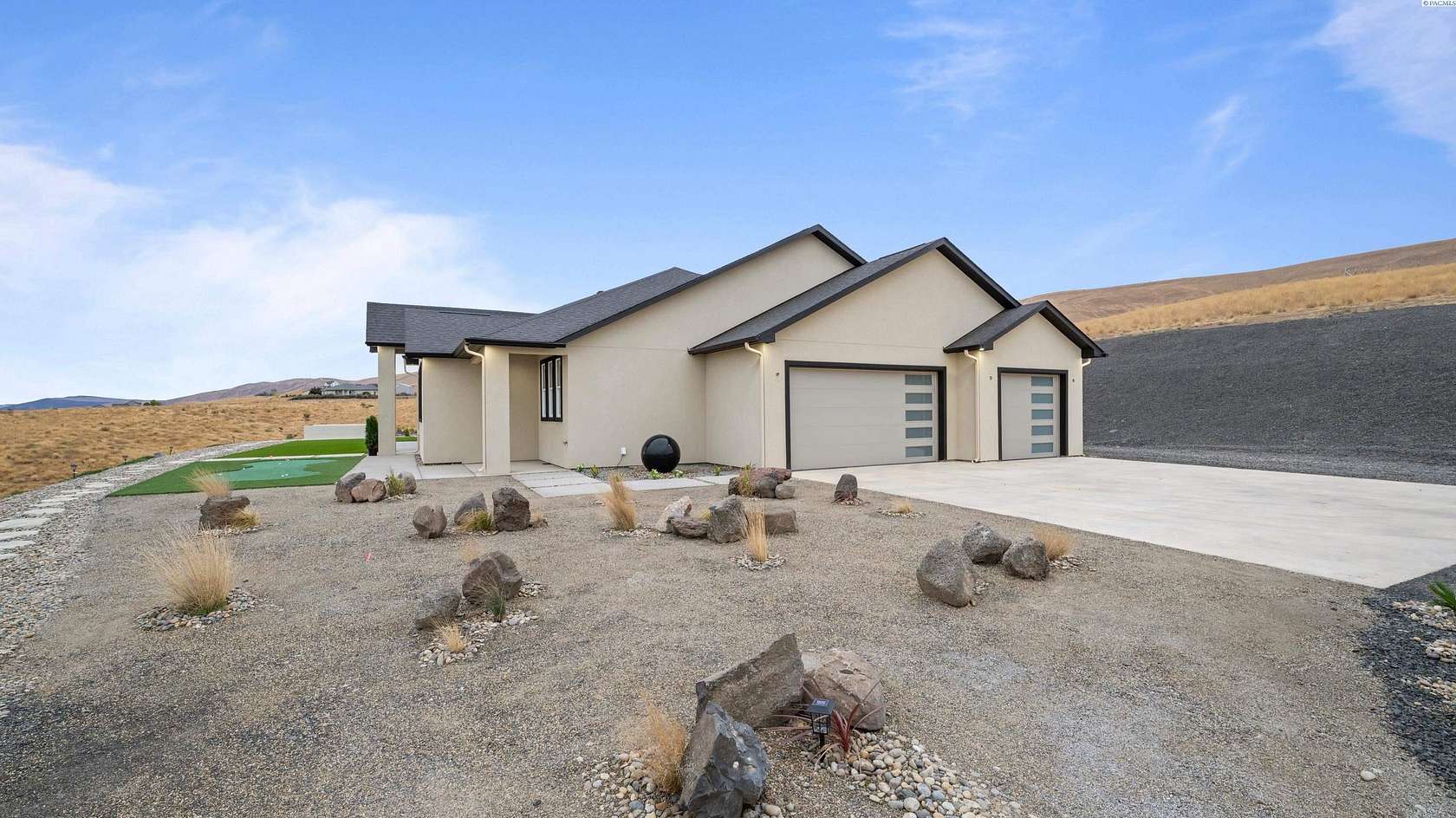 10 Acres of Land with Home for Sale in Prosser, Washington
