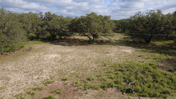 11 Acres of Land for Sale in Pleasanton, Texas