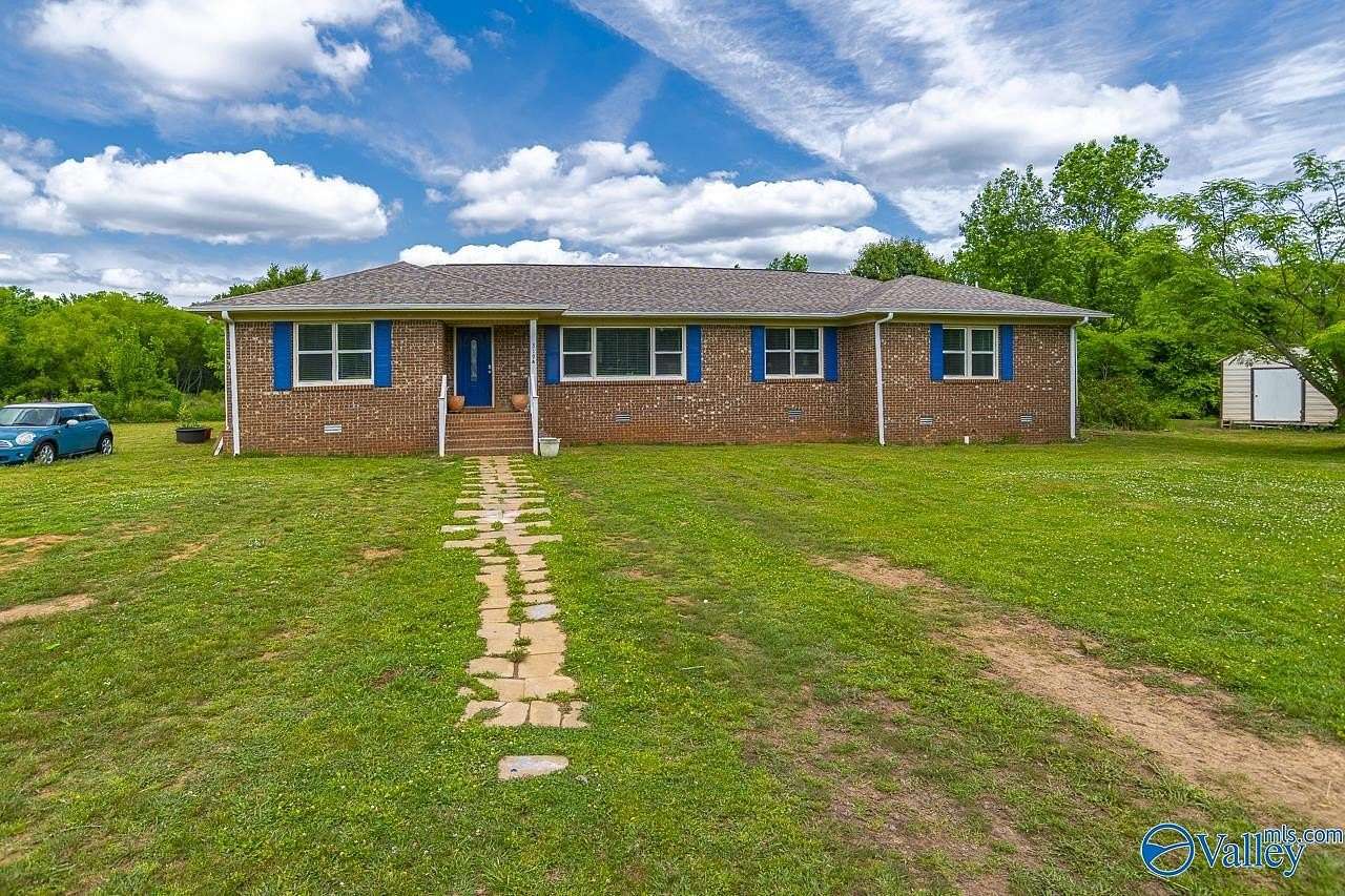 25 Acres of Land with Home for Sale in New Market, Alabama