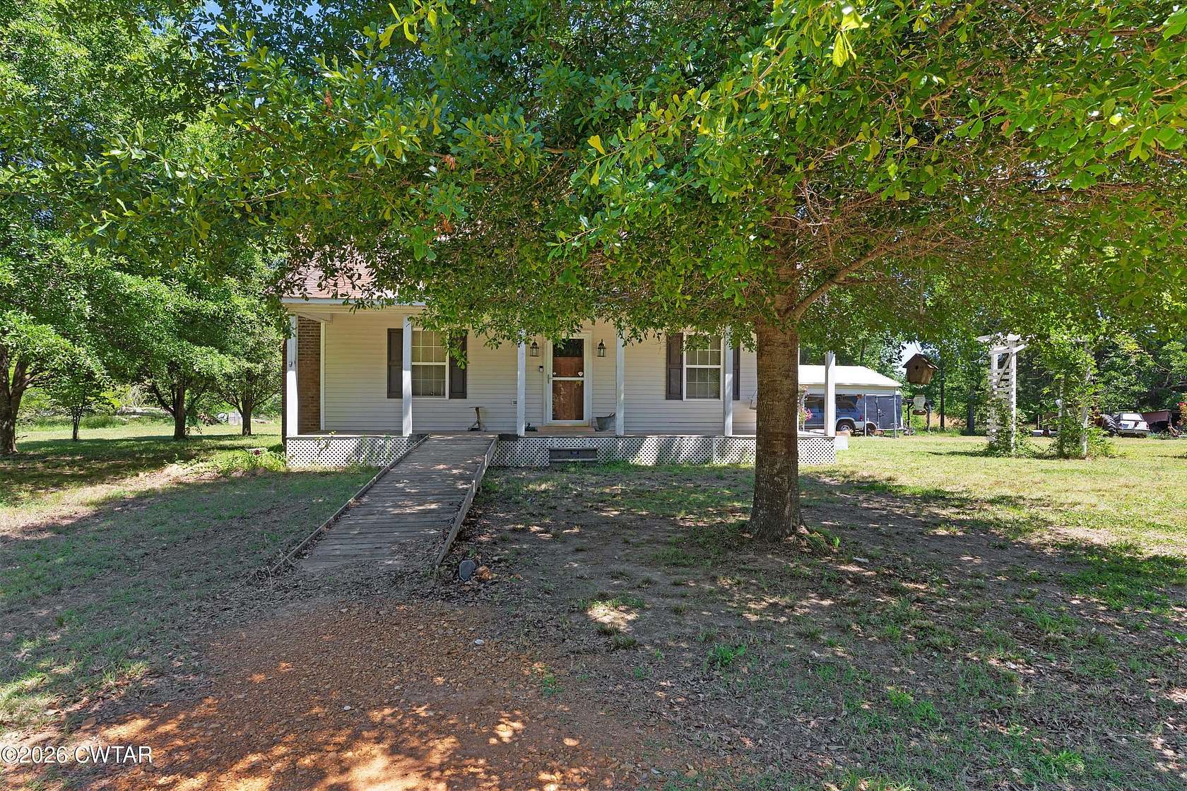 40 Acres of Land with Home for Sale in Saltillo, Tennessee