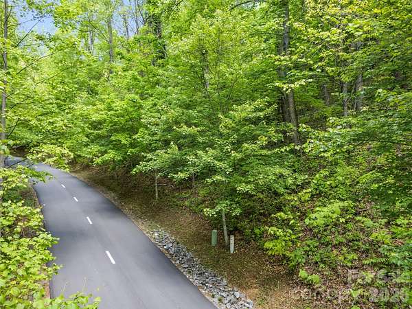 1 Acre of Residential Land for Sale in Waynesville, North Carolina