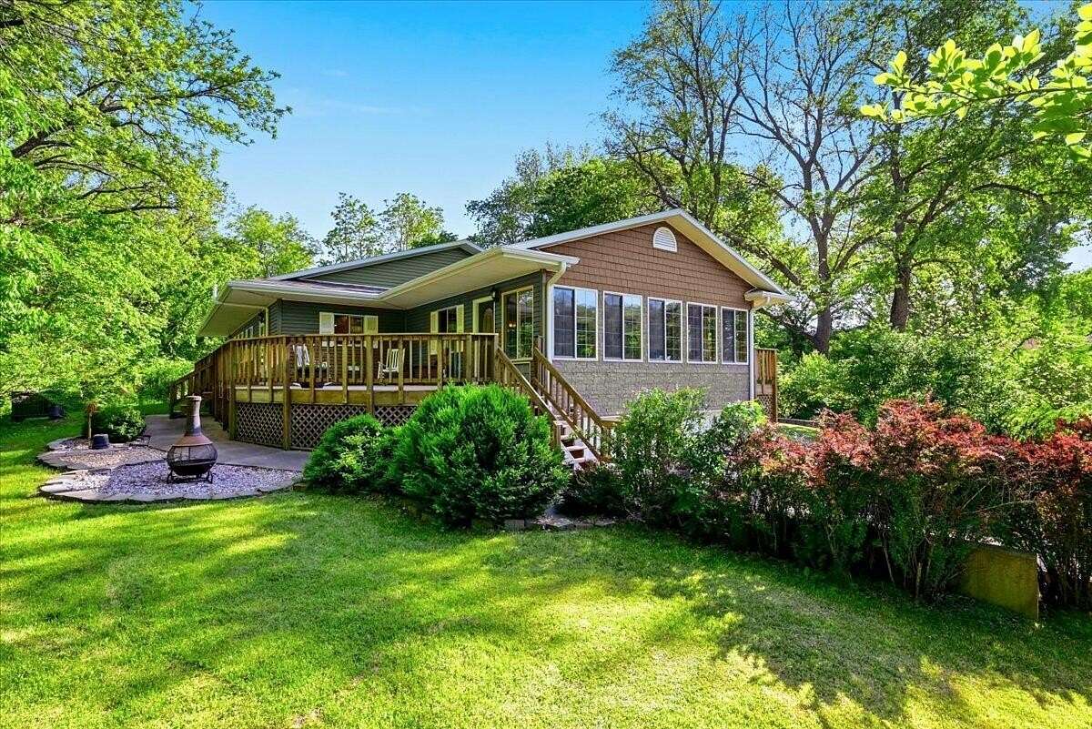 6.5 Acres of Land with Home for Sale in Hamburg, Iowa