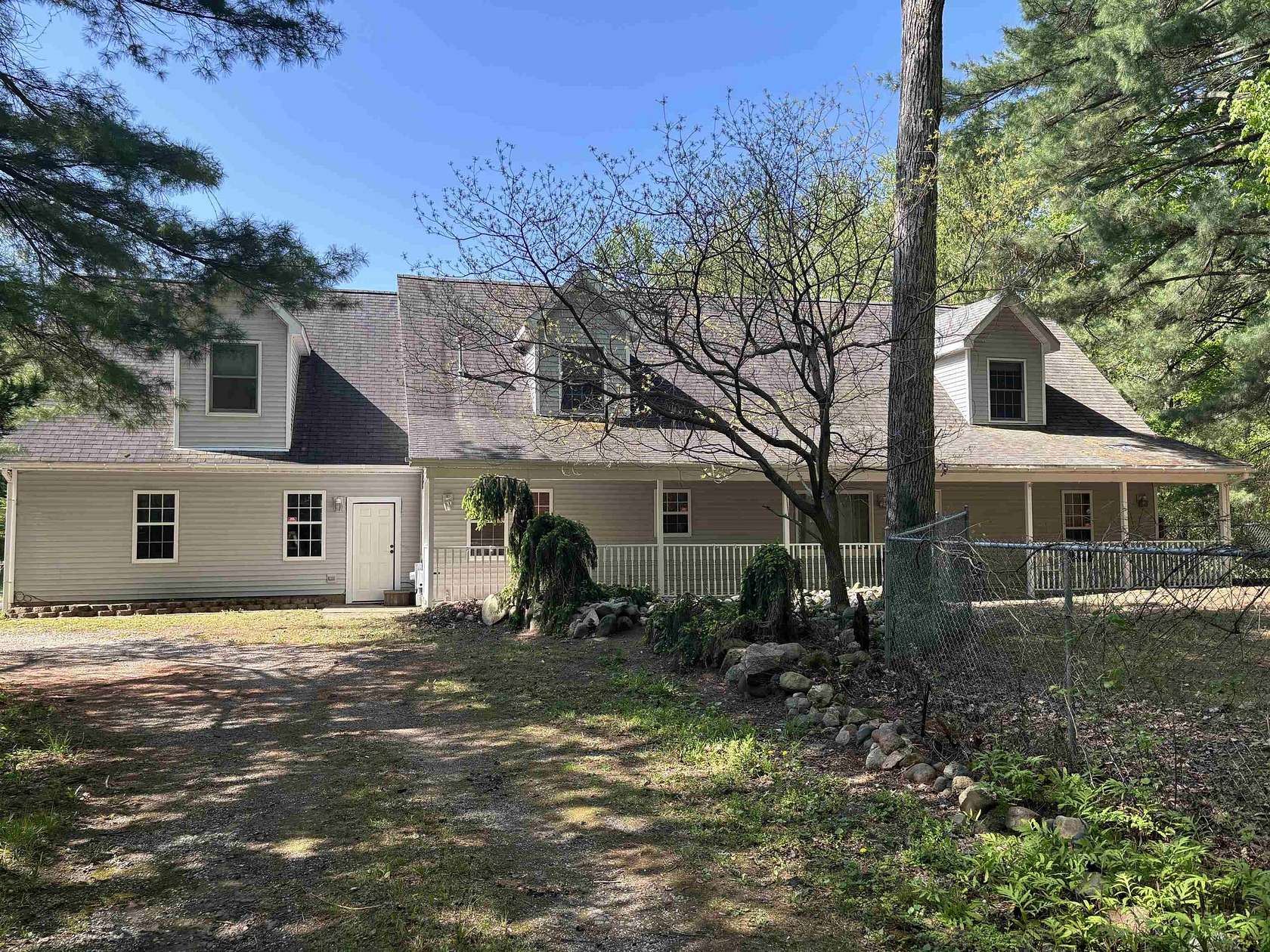4.26 Acres of Land with Home for Sale in Birch Run, Michigan