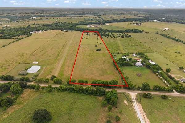 11.5 Acres of Land for Sale in Grandview, Texas