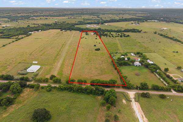 11.5 Acres of Land for Sale in Grandview, Texas