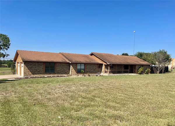 4.1 Acres of Land with Home for Lease in Thorndale, Texas