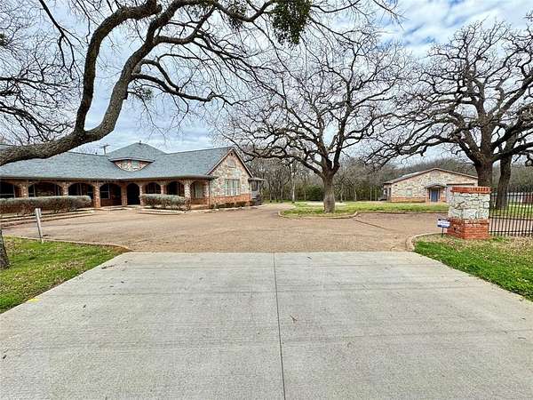 1.57 Acres of Improved Commercial Land for Sale in Lake Dallas, Texas