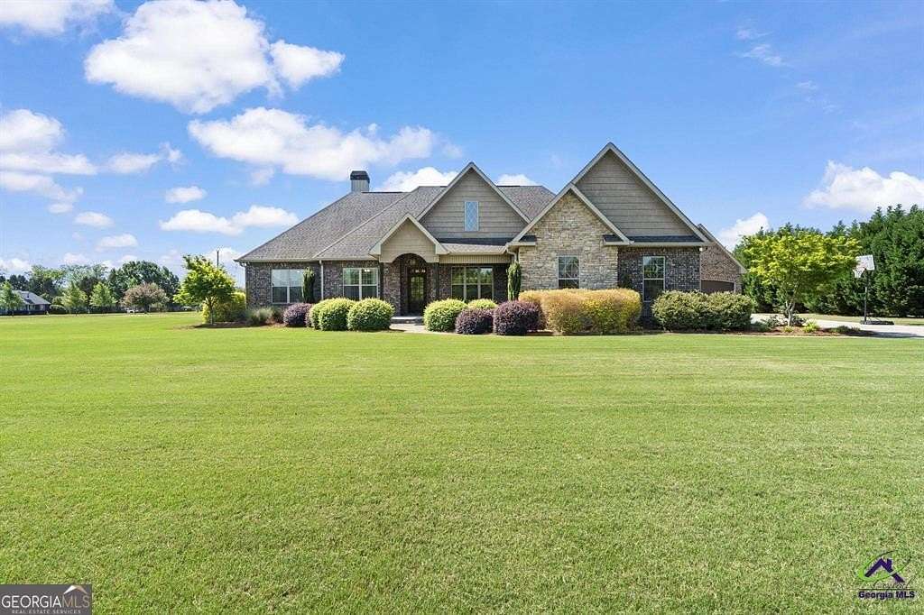 1.52 Acres of Land with Home for Sale in Byron, Georgia