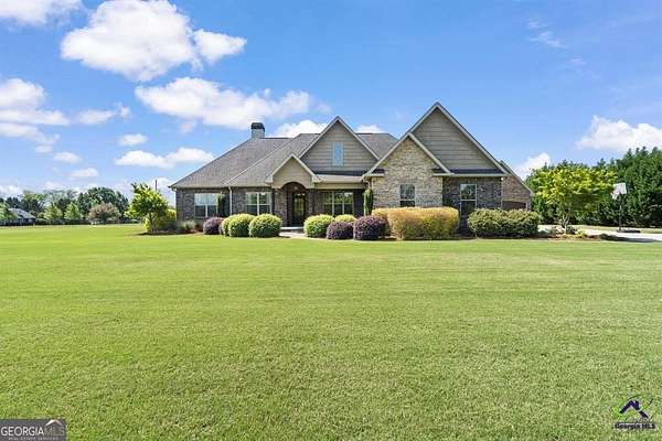 1.52 Acres of Land with Home for Sale in Byron, Georgia