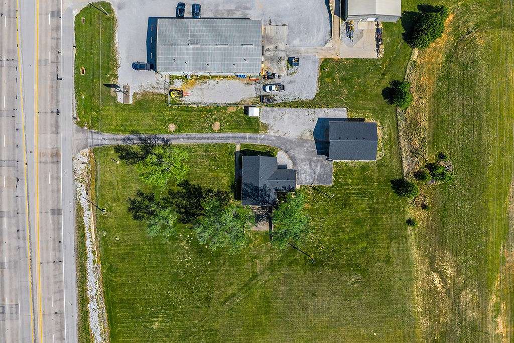 2.5 Acres of Land with Home for Sale in Hopkinsville, Kentucky