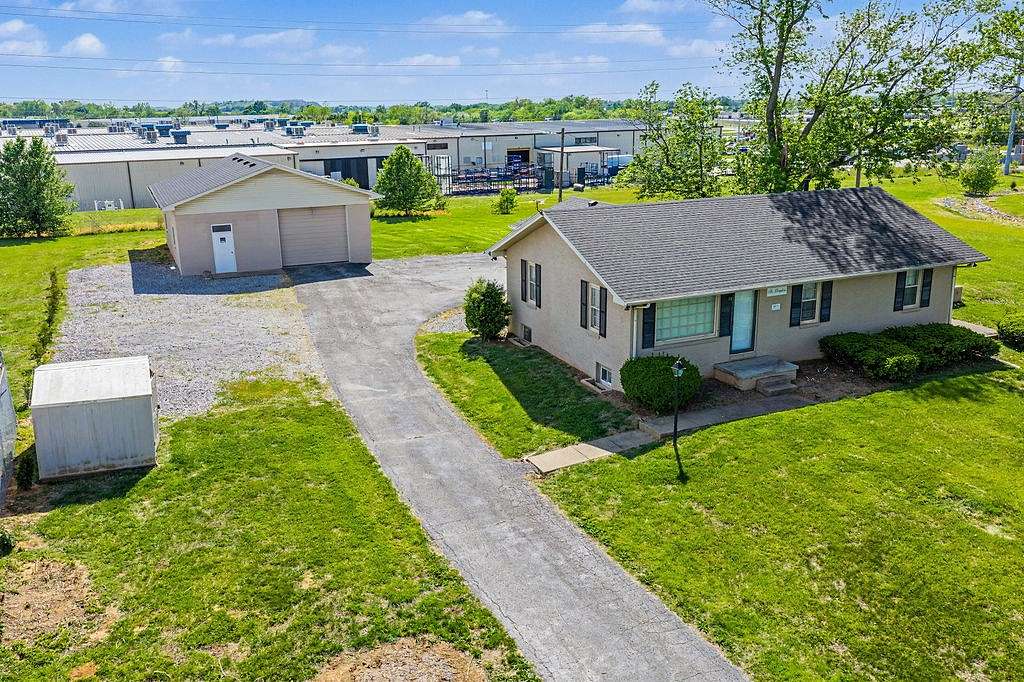2.5 Acres of Land with Home for Sale in Hopkinsville, Kentucky
