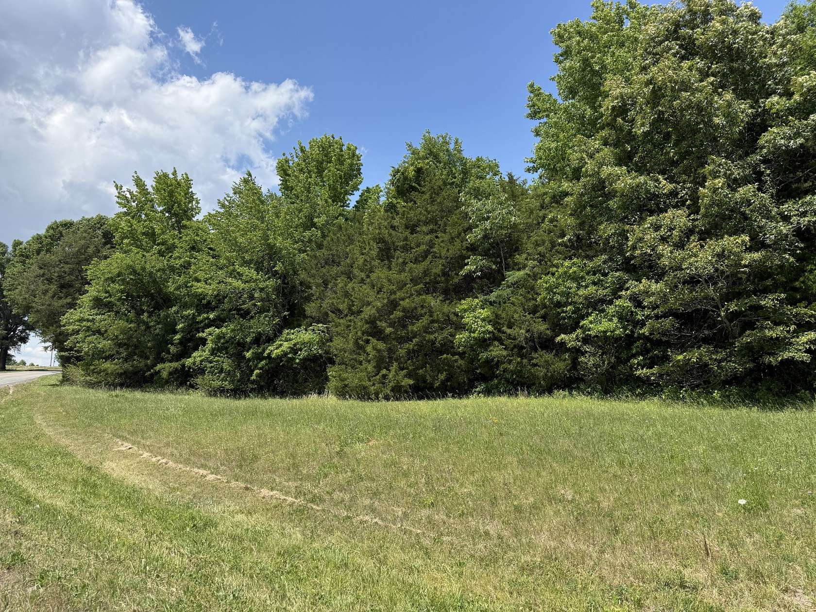 1 Acre of Residential Land for Sale in Belvidere, Tennessee