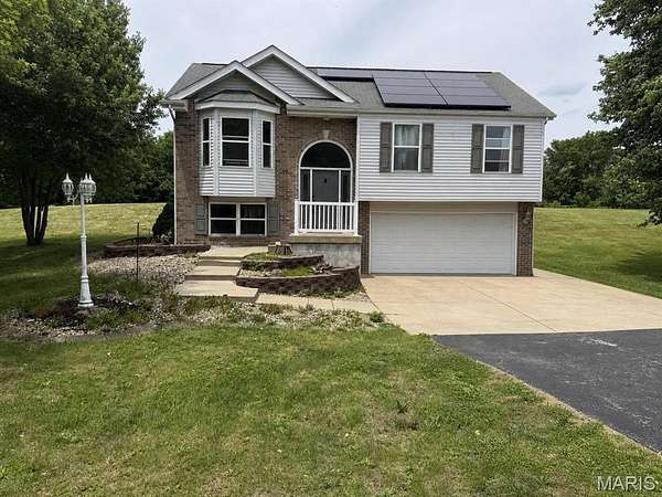 2 Acres of Land with Home for Sale in Alton, Illinois