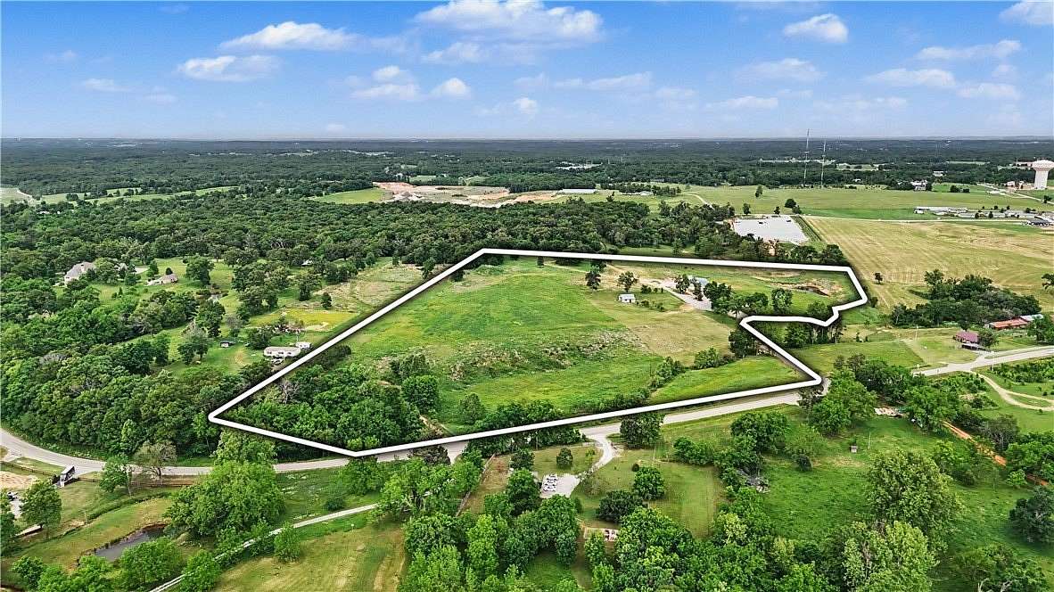 25 Acres of Land for Sale in Gravette, Arkansas