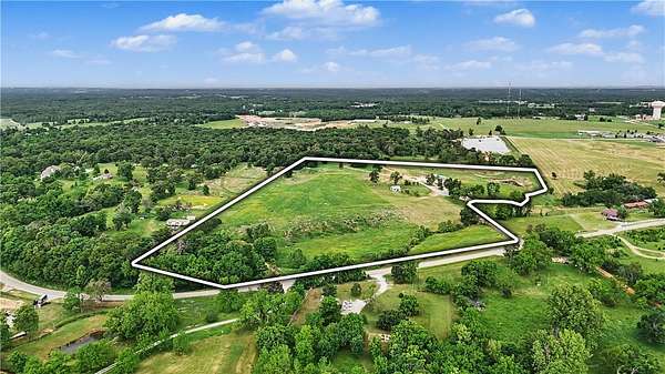 25 Acres of Land for Sale in Gravette, Arkansas