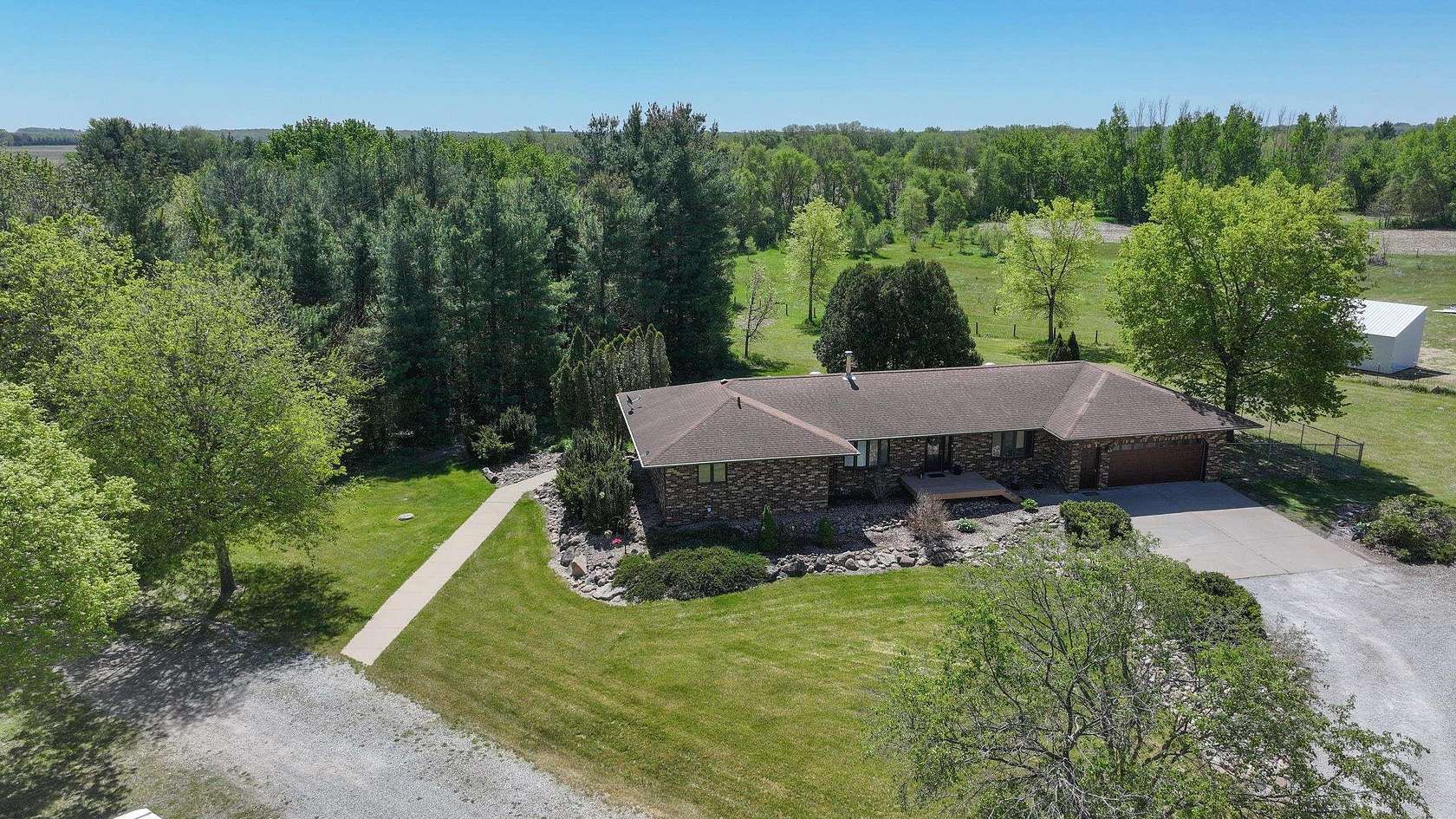 6 Acres of Land with Home for Sale in Waterloo, Iowa