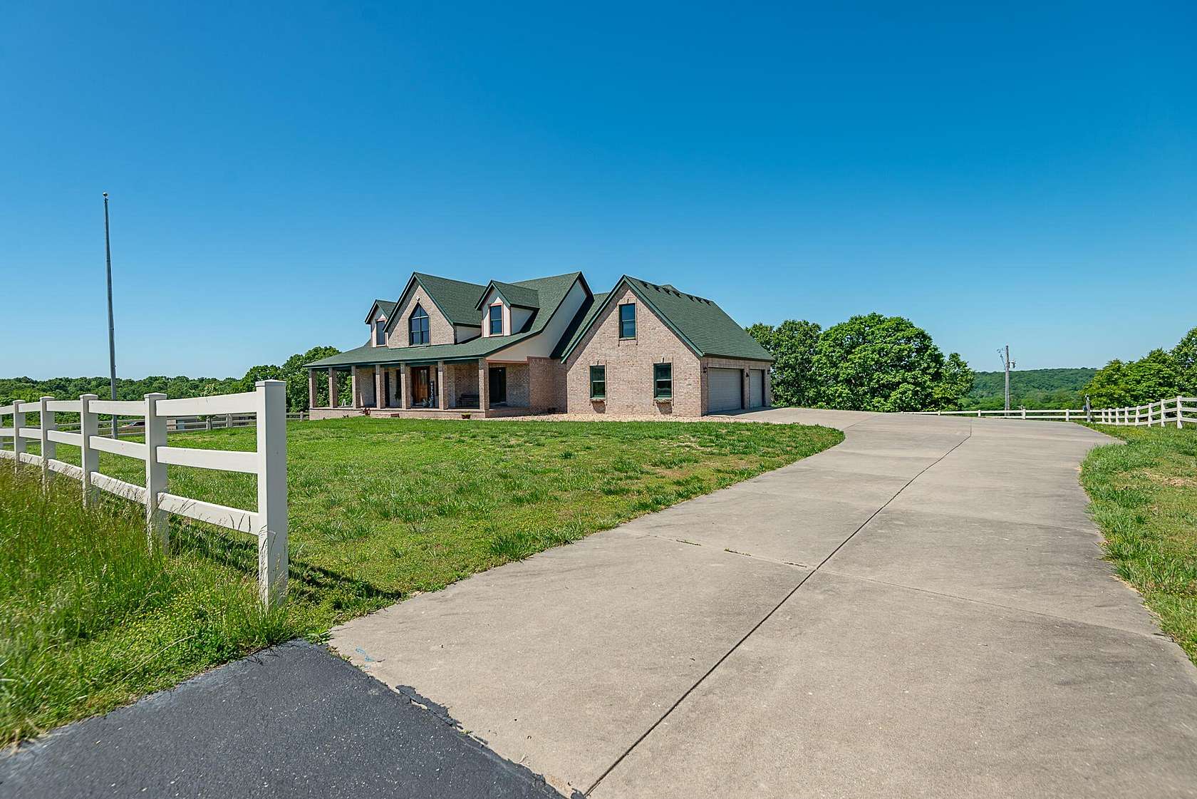 40 Acres of Land with Home for Sale in Galena, Missouri