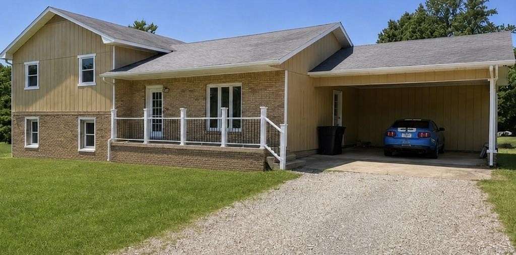 1.9 Acres of Land with Home for Sale in Paris, Tennessee