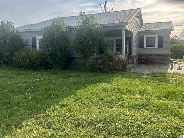 40 Acres of Agricultural Land with Home for Sale in Fulton, Kentucky