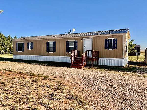 2 Acres of Land with Home for Sale in Seminole, Texas