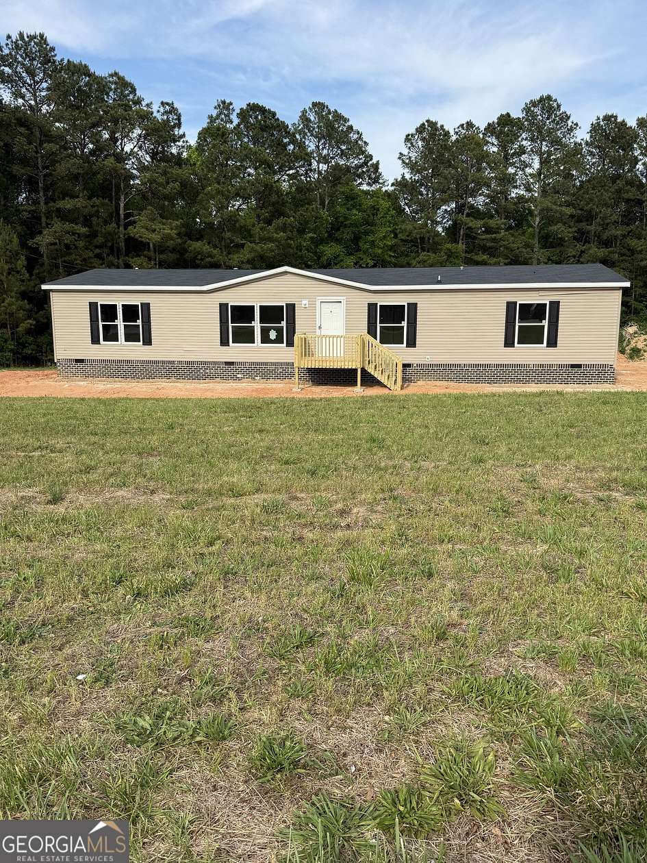 1.5 Acres of Land with Home for Sale in Elberton, Georgia