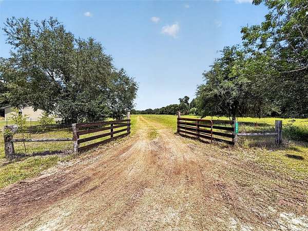 7.77 Acres of Land for Sale in Center Hill, Florida