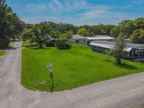 0.13 Acres of Residential Land for Sale in Lake Panasoffkee, Florida