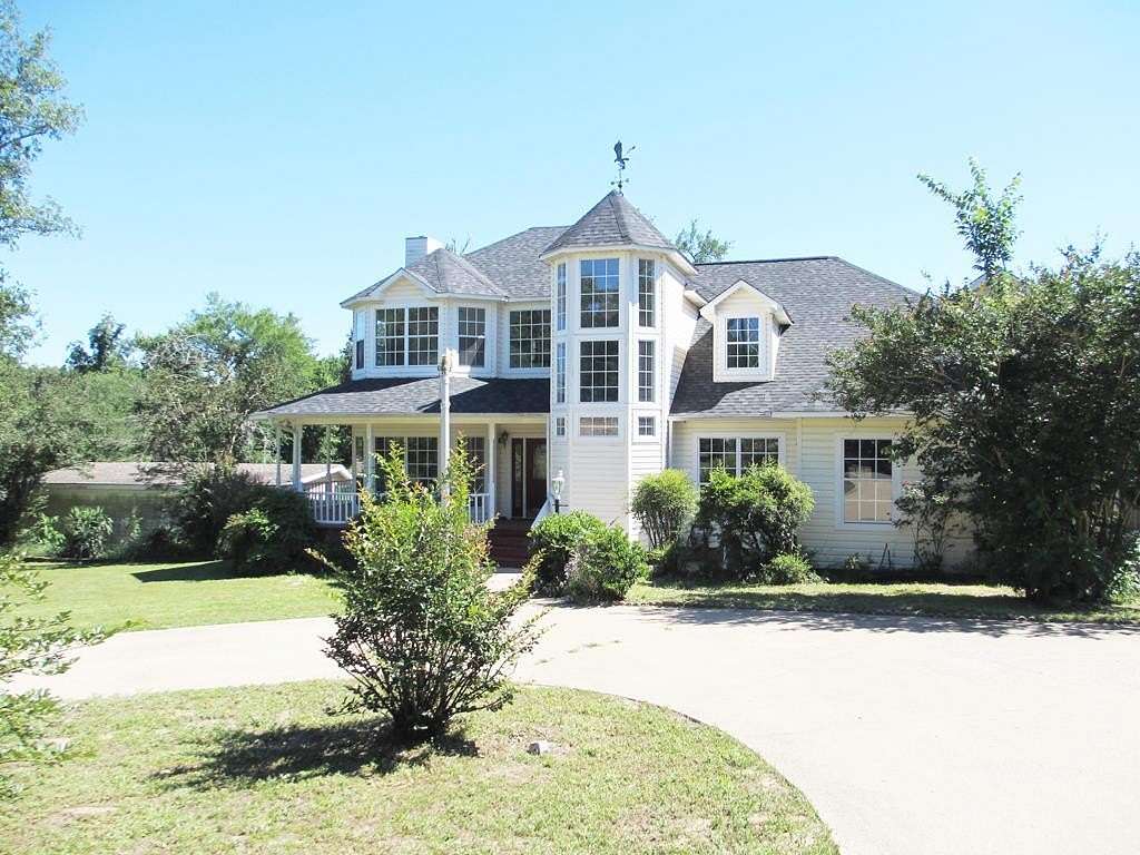4.16 Acres of Land with Home for Sale in Canton, Texas