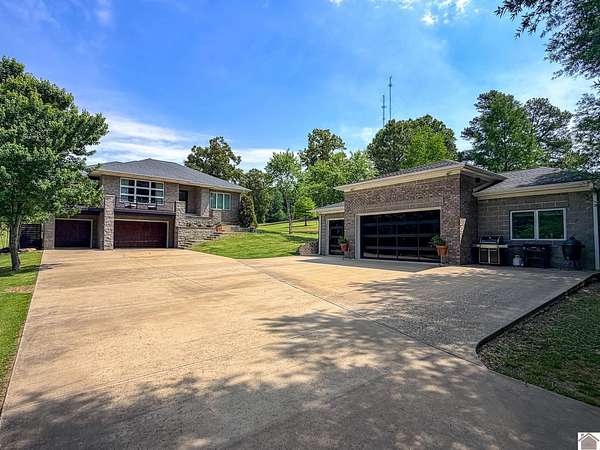 1.85 Acres of Land with Home for Sale in Paducah, Kentucky
