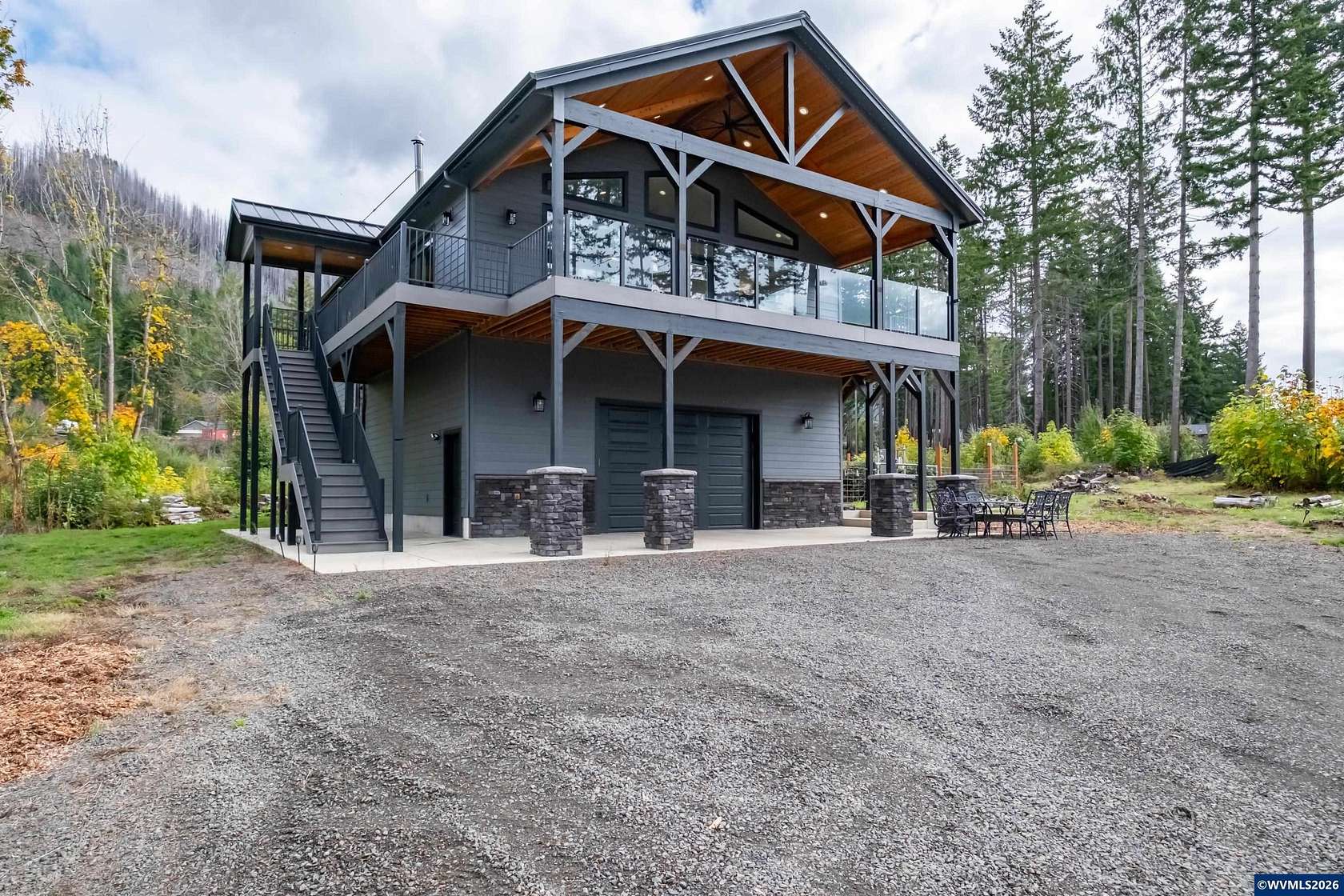 2.7 Acres of Land with Home for Sale in Detroit, Oregon