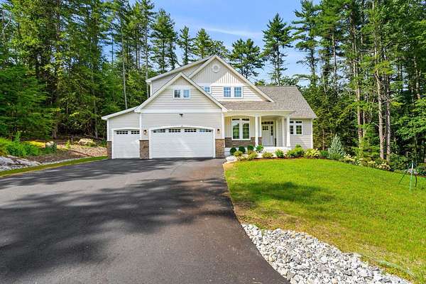 4.3 Acres of Land with Home for Sale in Amherst, New Hampshire