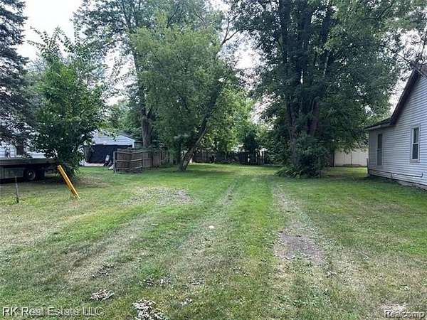 0.97 Acres of Residential Land for Sale in Waterford, Michigan
