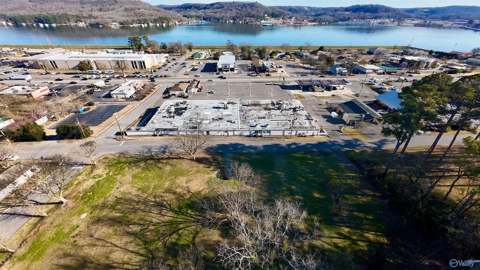 0.16 Acres of Mixed-Use Land for Sale in Guntersville, Alabama