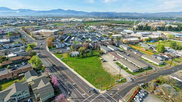1.1 Acres of Residential Land for Sale in Medford, Oregon