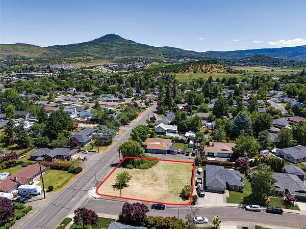 0.35 Acres of Land for Sale in Medford, Oregon
