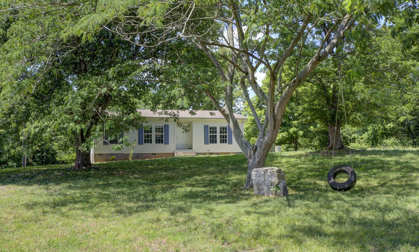 1.59 Acres of Land with Home for Sale in Woodlawn, Tennessee