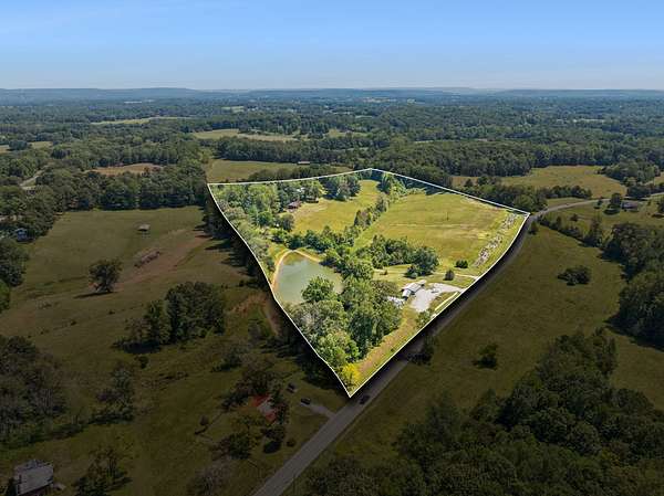 29.3 Acres of Improved Commercial Land for Sale in Baxter, Tennessee