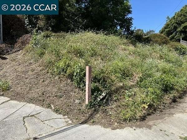 0.12 Acres of Residential Land for Sale in Oakland, California