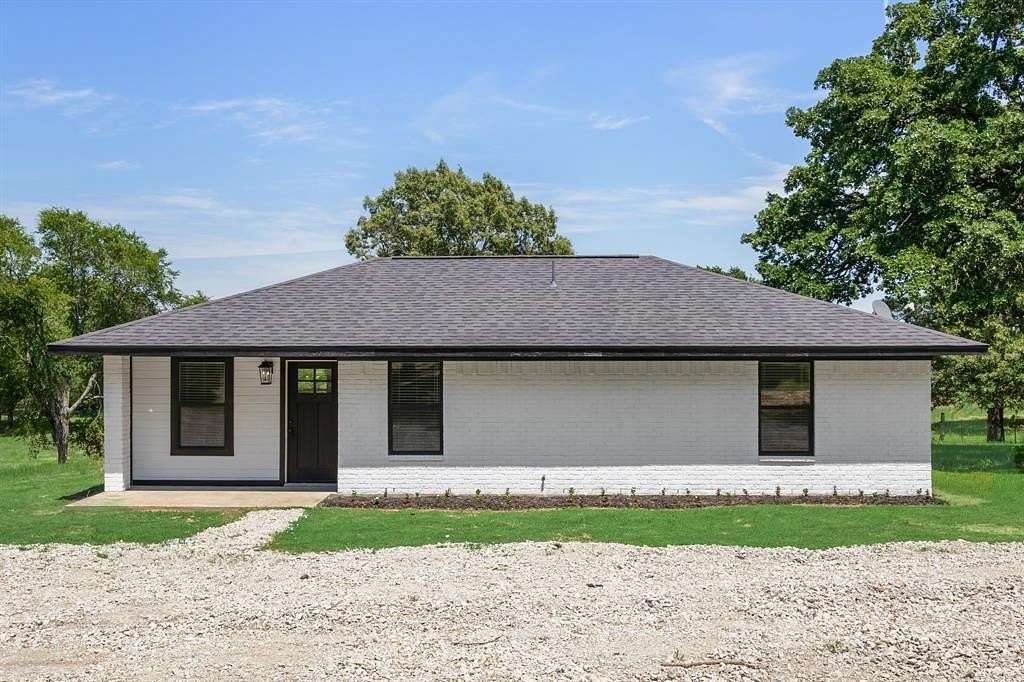 4.83 Acres of Land with Home for Sale in Athens, Texas