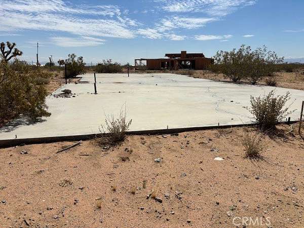 5 Acres of Land for Sale in Landers, California